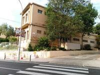 Étude de la fondation de la façade nord de l'école Amat i Verdú à Sant Boi de Llobregat. Barcelone.